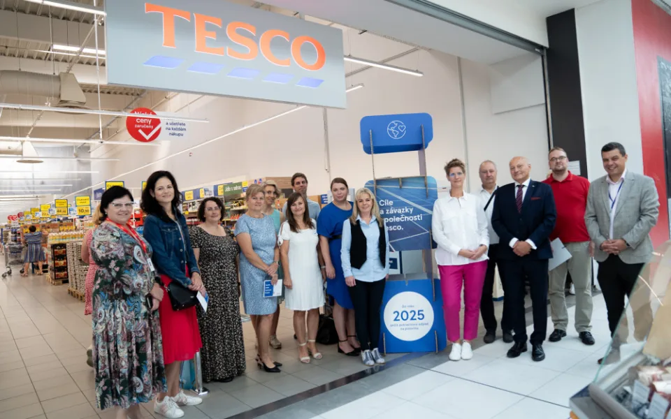 Tesco v Ostravě rozšiřuje nabídku zdravých potravin, daruje tuny potravin lidem v nouzi, optimalizuje obaly a snižuje uhlíkovou stopu