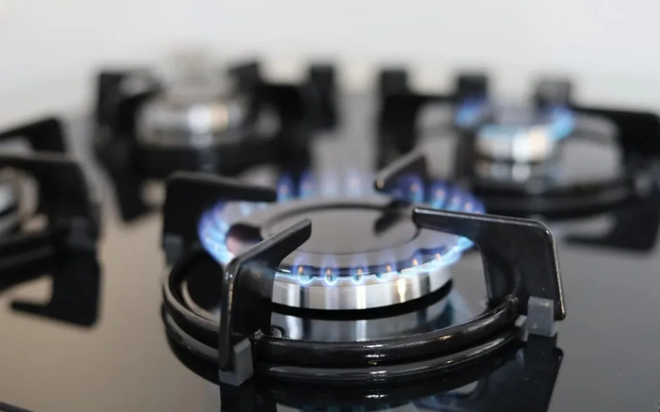 Úleva pro lidi z oblastí zasažených povodněmi. ČEZ odloží placení záloh, Innogy je sníží až o polovinu