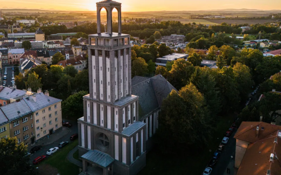 DRBNA HISTORIČKA: Kostel, zikkurat nebo vojenský sklad? V Opavě stojí unikátní stavba