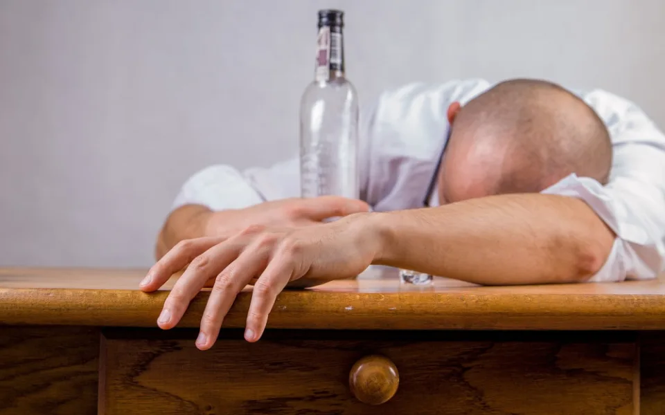 Dobrý sluha, ale zlý pán. Opilý řidič v Ostravě srazil muže, který se sám vyhýbal zatčení za řízení pod vlivem