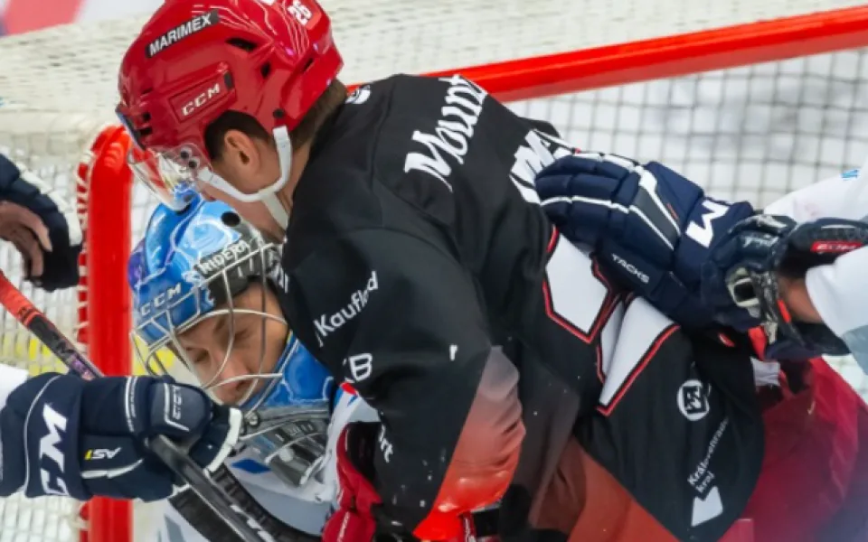 V Hradci Králové padlo 16 gólů, hokejisté Mountfieldu přestříleli Vítkovice 9:7