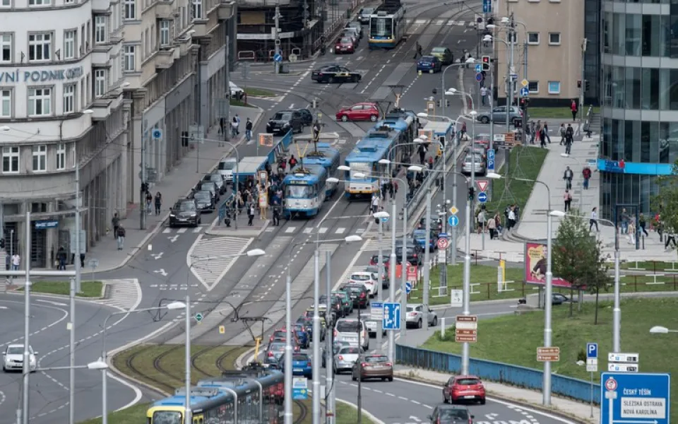 Křižovatka Moravské a Závodní ulice v Ostravě se bude dva týdny opravovat.