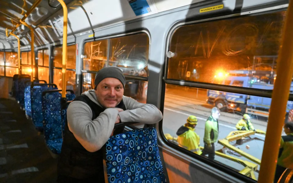 (NE)OBYČEJNÍ: Darius Sputo. Kněz, horolezec, pedagog i tramvajový kavárník