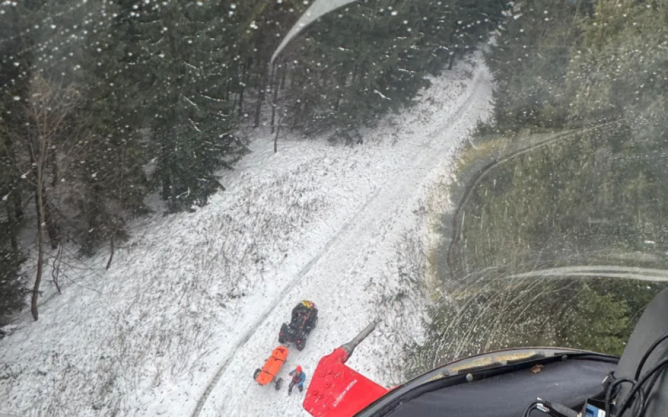 Záchranářský vrtulník zasahoval u zraněné turistky v Beskydech.