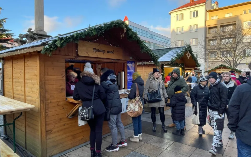 Mladý Ostravan ukradl dobročinnou kasičku ze stánku na vánočních trzích. V útěku mu zabránili svědci