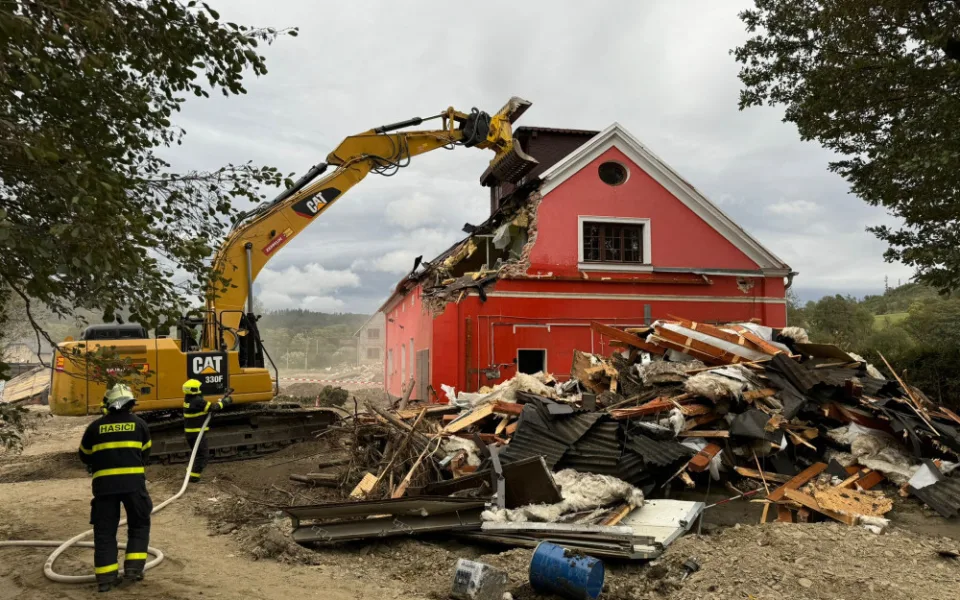 Na Bruntálsku závodí s časem. Lidé stále vysoušejí své domovy a bojí se velkých mrazů