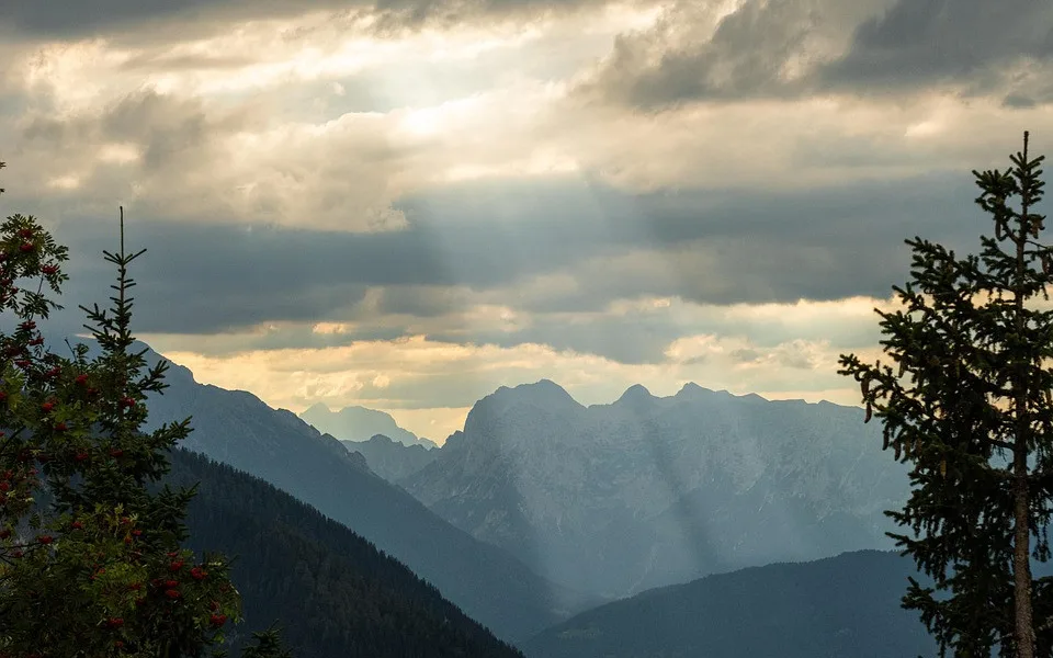 Inverze se Česko nezbaví, slunce se ukáže jen na horách. Od čtvrtka se začne oteplovat