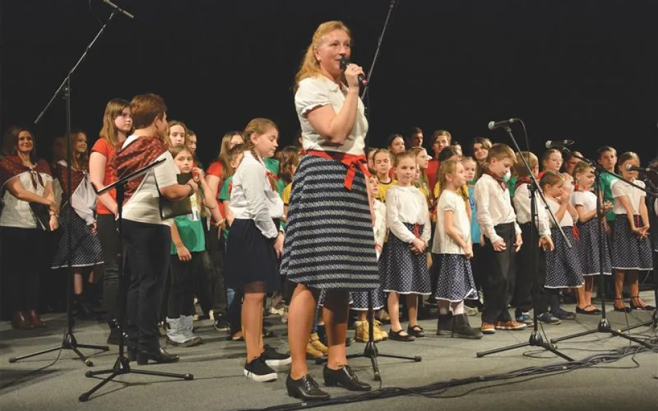 Zpěvník Přiběželi do Betlema pastyře představuje lašské hudební poklady.