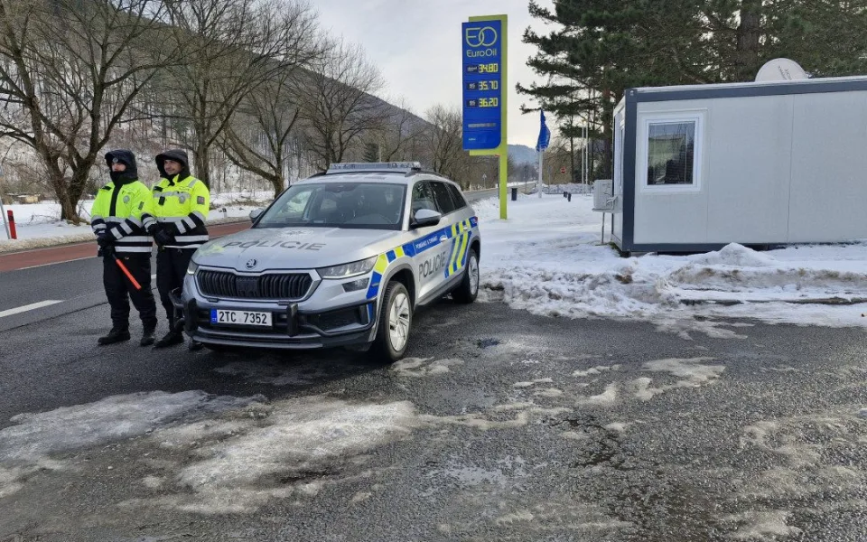 Policisté mají v Ostravici nové zázemí z unimobuněk
