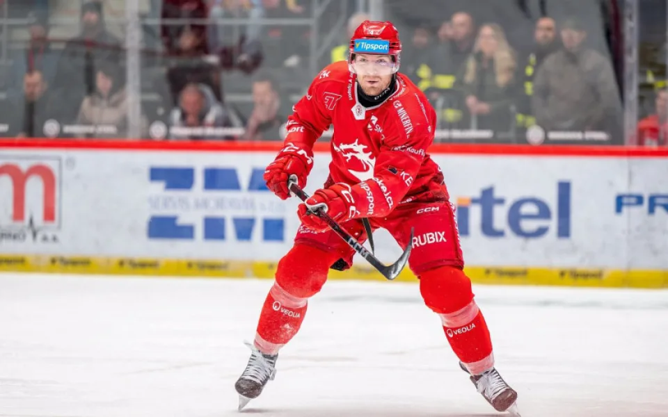 Kanadský obránce Smith opouští Třinec a odchází do německého klubu Eisbären Berlín