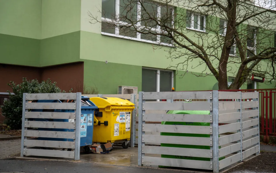 Frýdek-Místek buduje stání na kontejnery, mají zlepšit průjezdnost silnic.