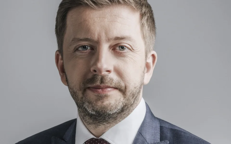 Matka oběti střelby na Karlově univerzitě viní Rakušana a šéfy policie. U nového Jičína vyvěsila billboard