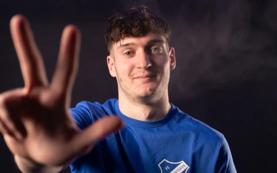 Baník Ostrava si dlouhodobou smlouvou pojistil obránce Pojezného
