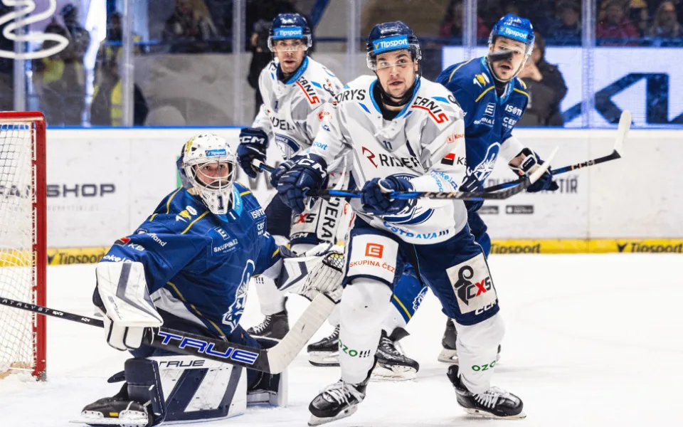 Hokejisté Vítkovic vyhráli v Kladně 5:0 a jsou v předkole play off