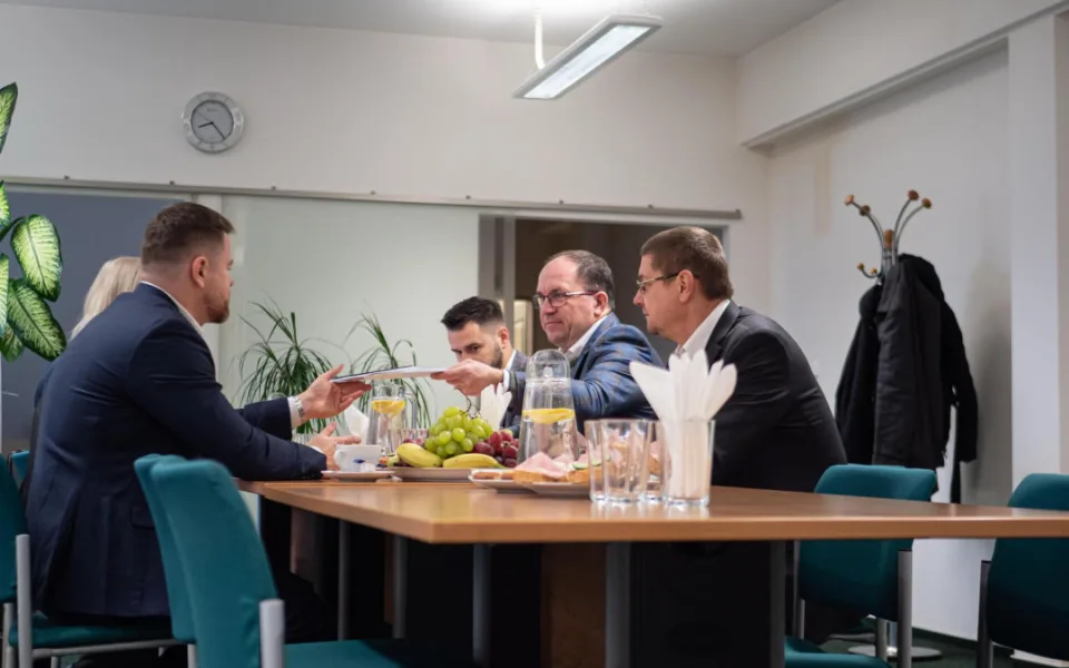 Ministr Výborný představil budoucí opatření v povodí Odry, pomoc přislíbil i vyplaveným zemědělcům a firmám