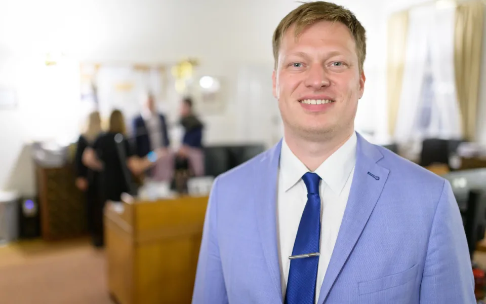 Piráty povede v Moravskoslezském kraji bývalý poslanec Lukáš Černohorský. Chce řešit vysoké životní náklady