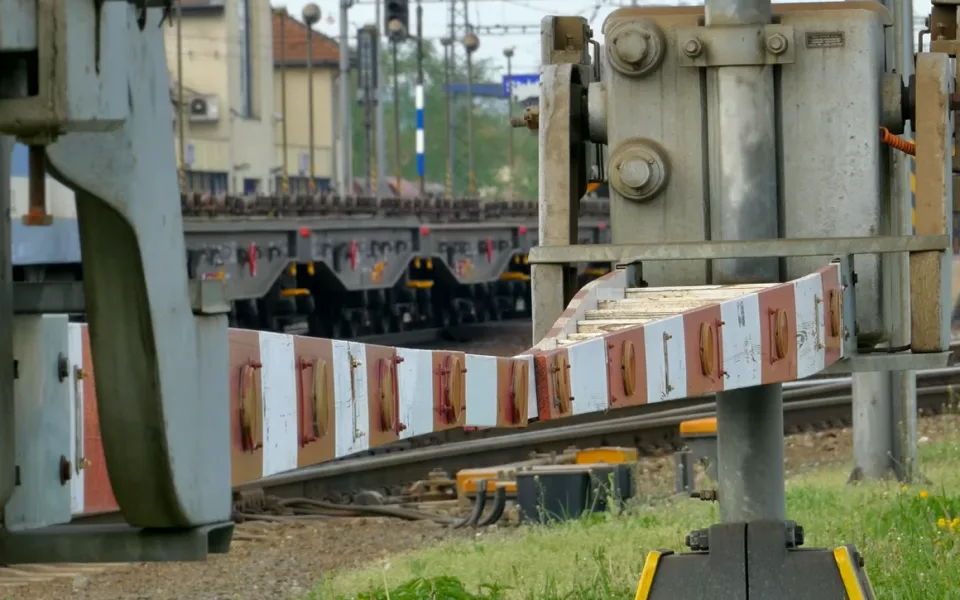 VIDEO: Nebezpečný přejezd smrti na koridoru ve Studénce zmizí, nový podjezd změní také dopravu v okolí