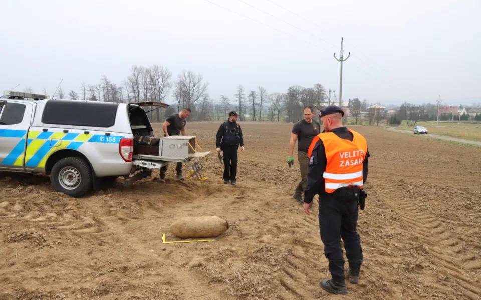 Na Opavsku dnes našli stokilovou leteckou pumu. Kvůli nálezu munice policisté evakuovali třicet lidí