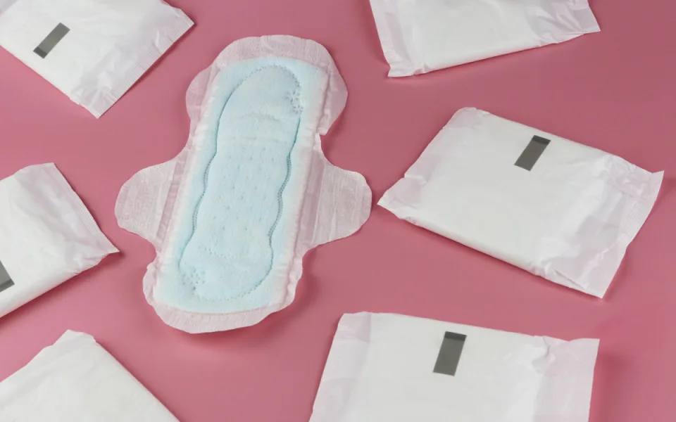 Ostravské školy dostaly první várku vložek. Na řešení menstruační chudoby město vyčlenilo milion