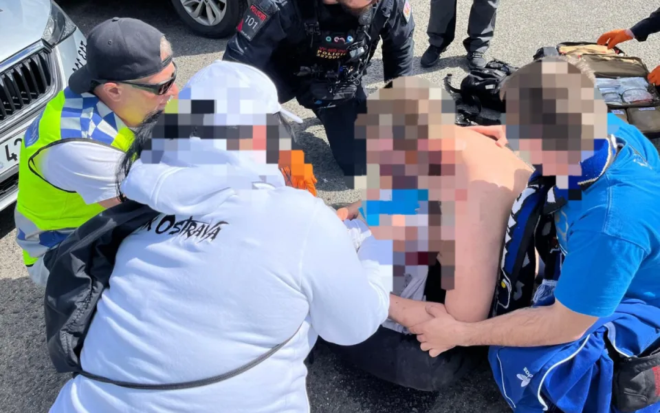 Explozi pyrotechniky před zápasem Baníku policisté vyšetřují jako obecné ohrožení. Pachateli hrozí pět let