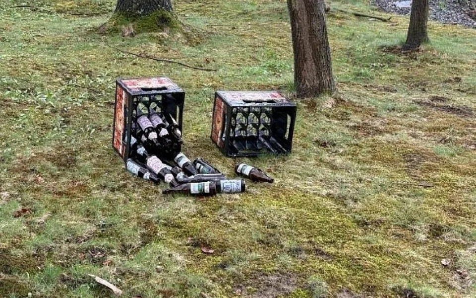 Dvě přepravky s pivem zkomplikovaly útěk z místa činu pachateli série vloupání