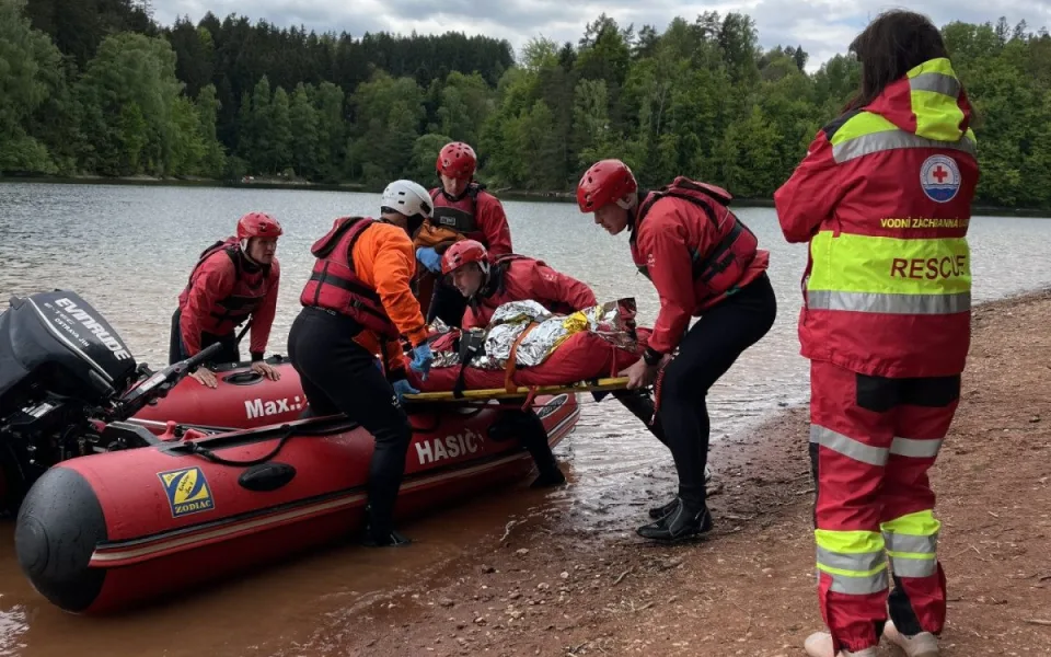 FOTO: Ostravští hasiči ovládli soutěž ve vodním záchranářství