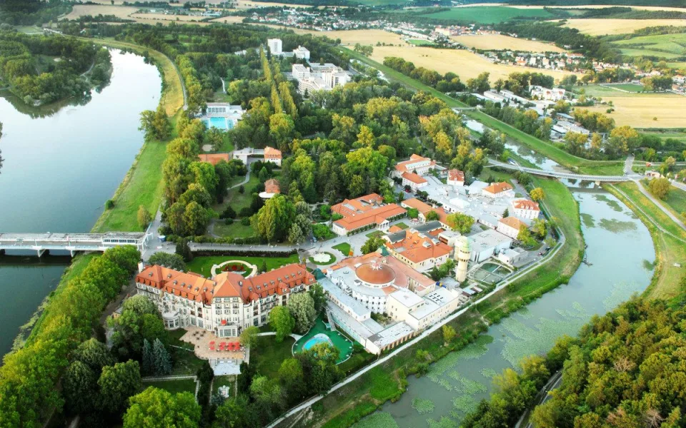 Perfektní léto v lázních, které máte doslova za rohem – objevte Piešťany
