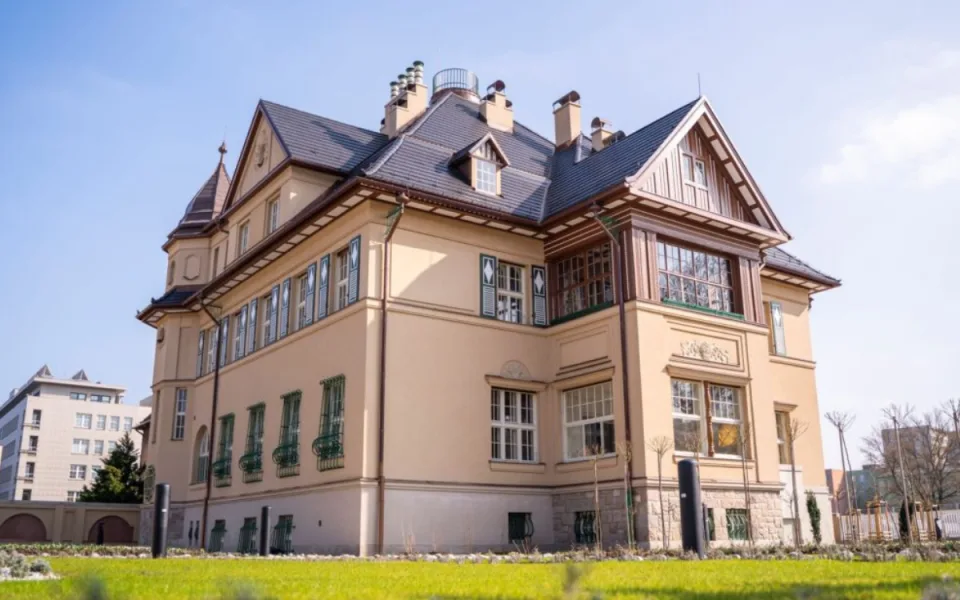 Hlasujte pro stavbu Moravskoslezského kraje. Soutěží Vila Grossmann i nemocnice