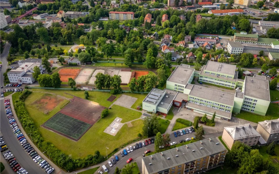 Základní škola Slezská bude mít nový sportovní park plný zeleně za 33 milionů