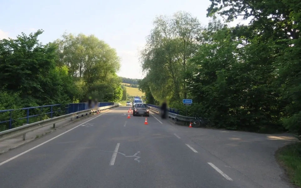 U Dolního Benešova se střetl cyklista s autem. Policie hledá svědky