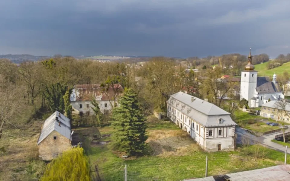 Dříve nepřístupný zámek v Bravanticích má první stálou expozici.