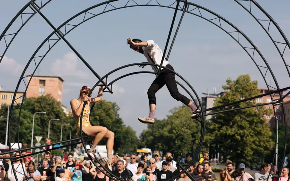 Festival v ulicích nabídne 200 umělců ze 17 zemí světa, láká na akrobacii i magii