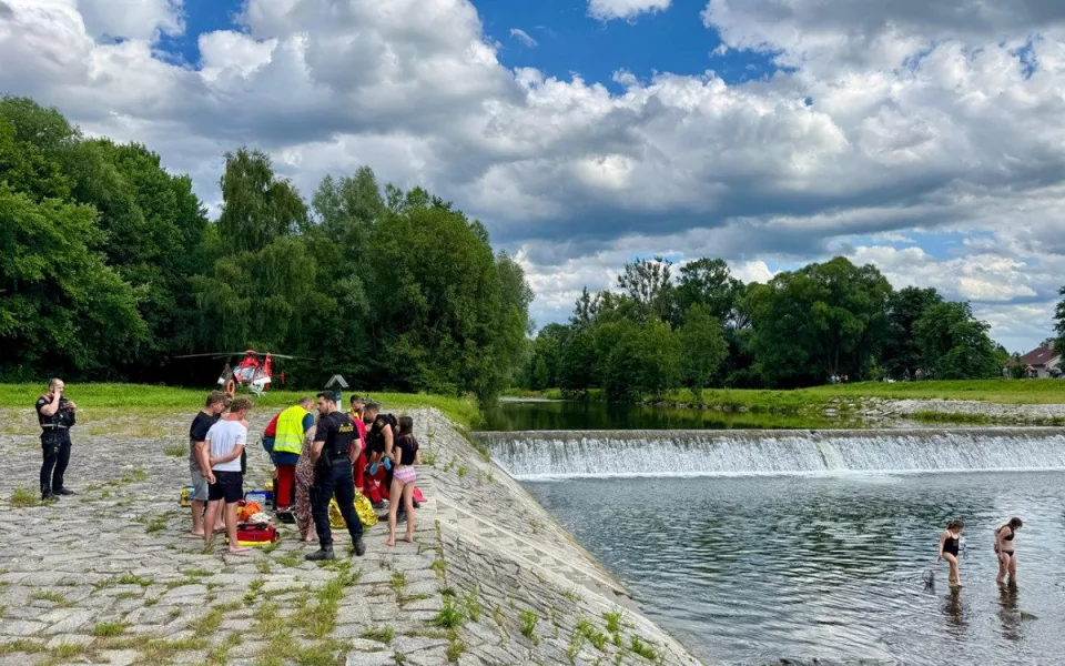 Dvě dívky se topily na splavu na Ostravici, zasáhli pohotoví svědci