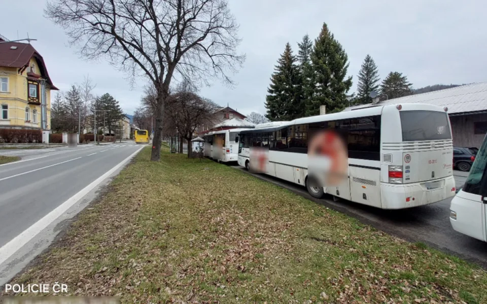 Mladíci z Opavska vykrádali autobusy, hrozí jim až dva roky vězení