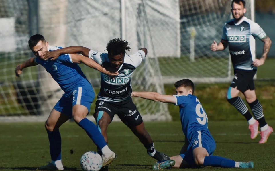 Karvinský fotbalista Vinícius odešel na hostování do druhé portugalské ligy.