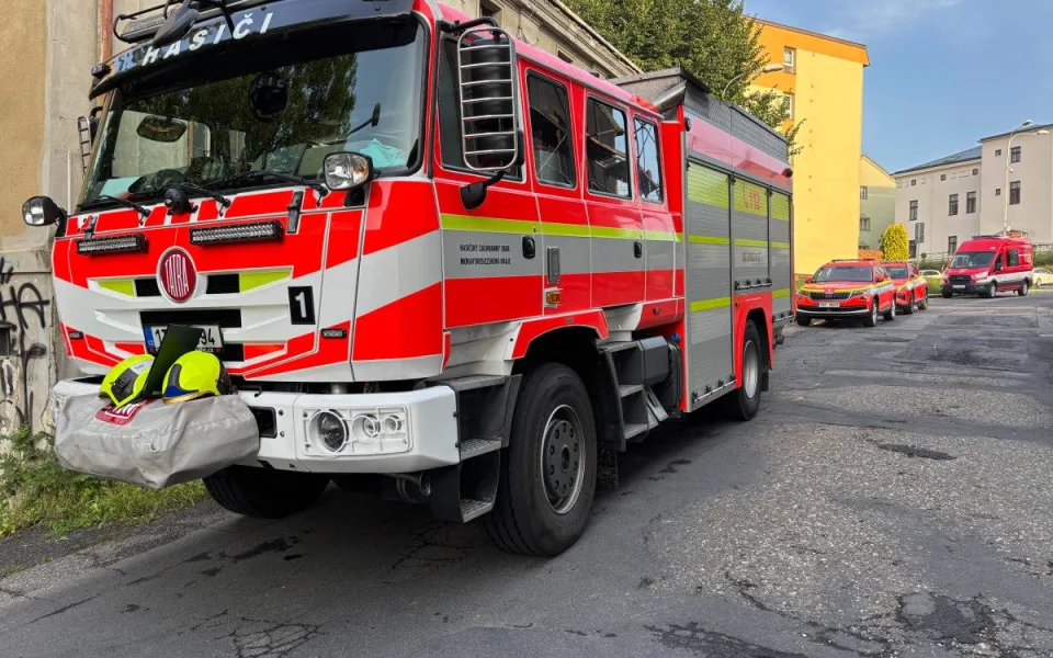 Hasiči preventivně evakuovali 41 dětí a deset dospělých z tábora na Novojičínsku