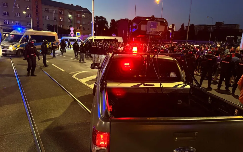 Po čtvrtečním zápasu mezi Baníkem a Austrií Vídeň byl zraněn rakouský fanoušek