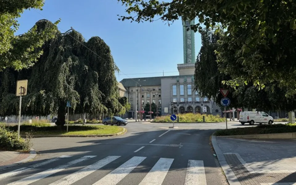 Kruhový objezd před Novou radnicí. Foto: Se svolením MMO/OKAS