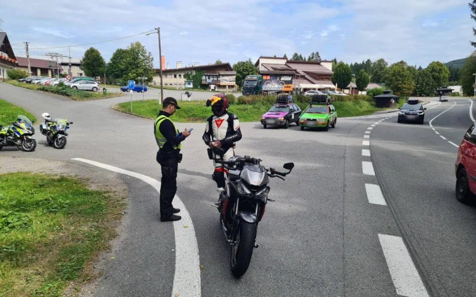 Rychlá jízda nebo alkohol za volantem. Policie kontrolovala řidiče v kraji