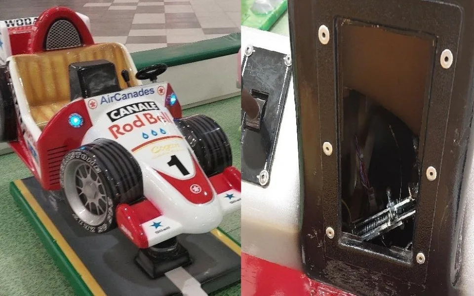 Z dětské houpací formule v nákupním centru si pachatel udělal bankomat