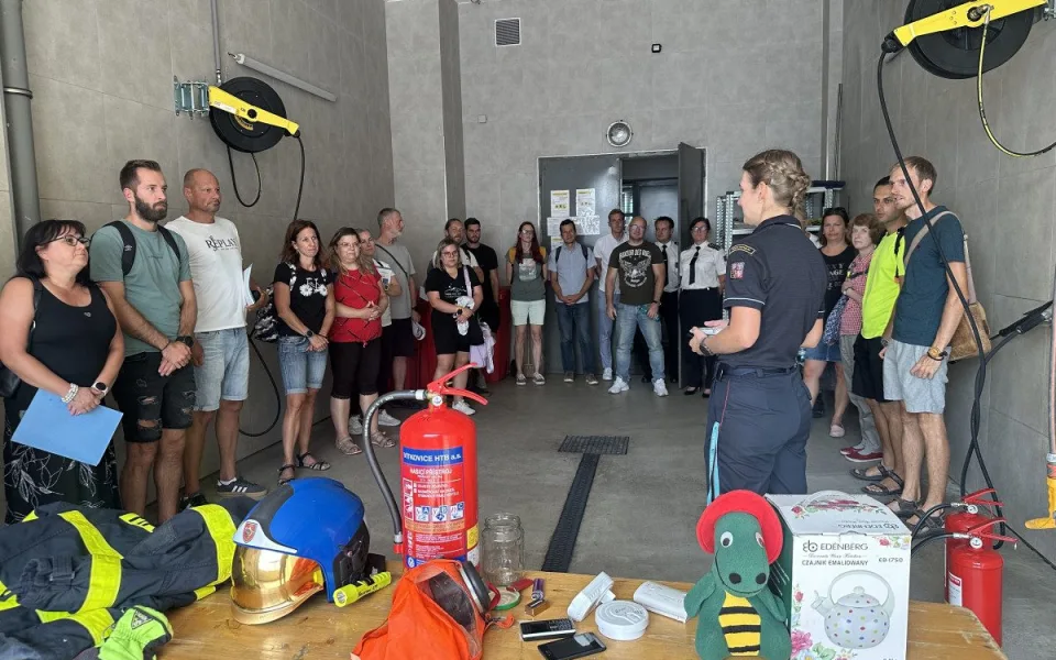 Učitelé do lavic. Hasiči školili 51 pedagogů o rizikových situacích