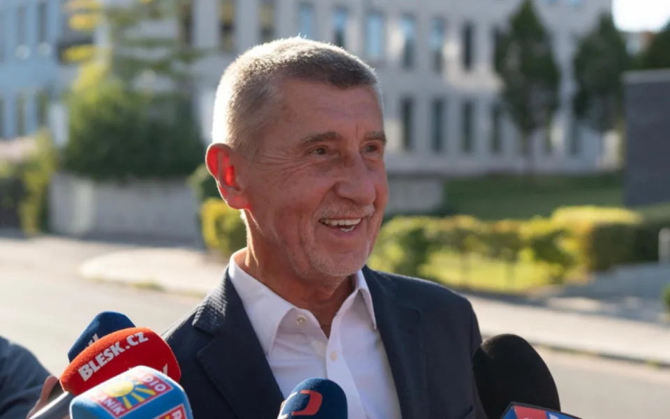 Babiše udeřil občan na mítinku kovovým předmětem do hlavy, byl v nemocnici