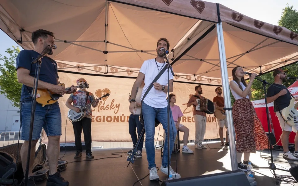 Kapela Jelen přijede do Havířova! Zažijte mini koncert zdarma přímo u Kauflandu