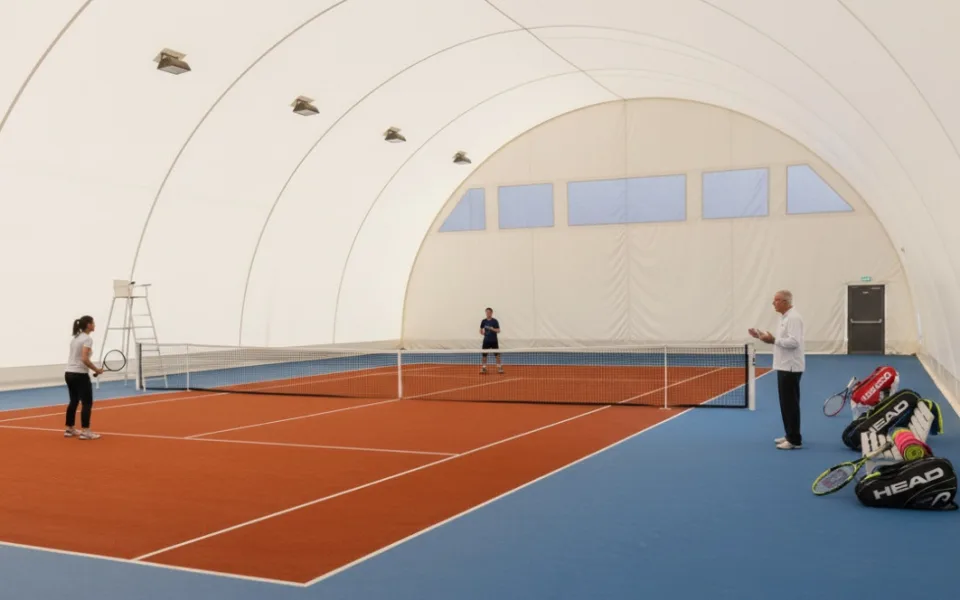 Sportovní haly – Rychlá a dostupná řešení pro raketové sporty
