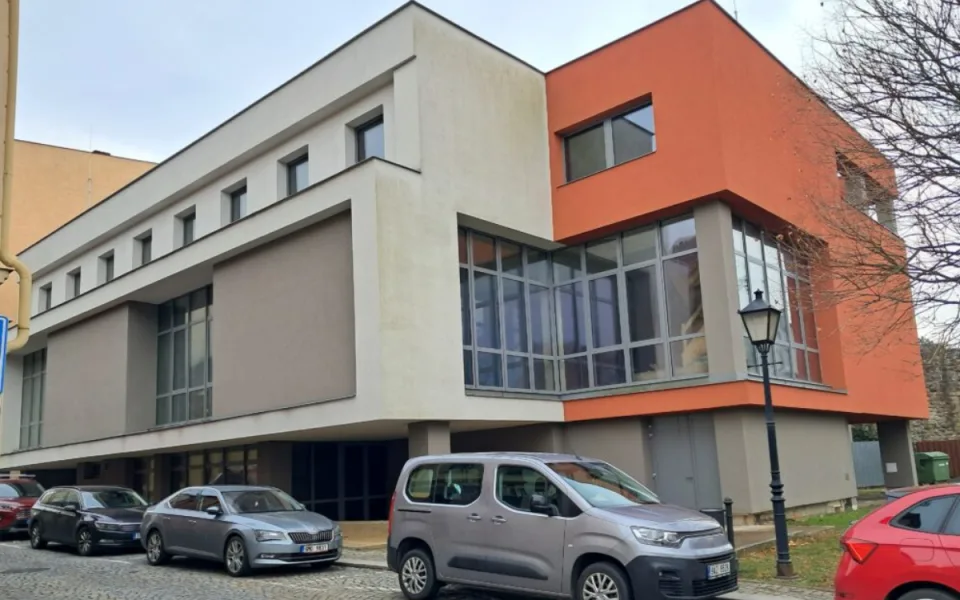 Novojičínská radnice opět prodává nevyužívanou přístavbu Hotelu Praha