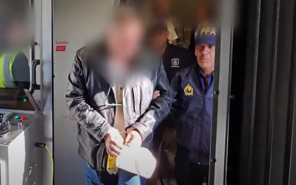 Z Ostravy do Paraguaye a zpět. Exposlanec Wolf je po letech na útěku v rukou policie