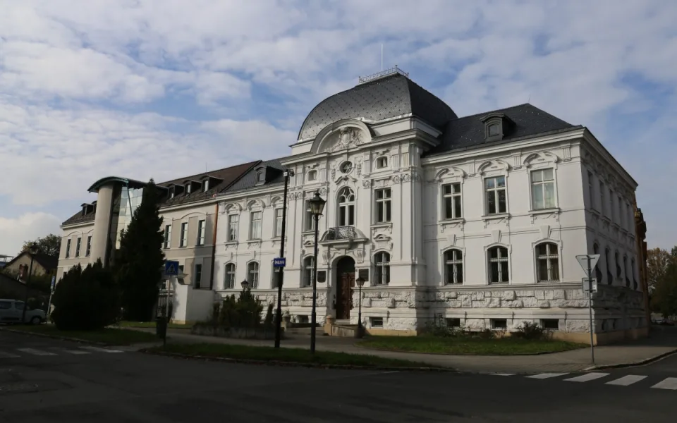 Ostravský archiv se pyšní novou střechou. Břidlice vrací budově původní kouzlo