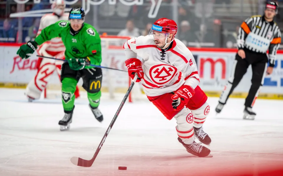 Skvělý Třinec. Oceláři vyhráli pošesté v řadě, o přestávce byla v hale svatba. Foto: Se svolením HC Oceláři Třinec