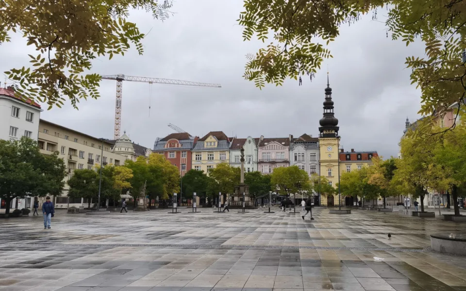 Na Masarykově náměstí v Ostravě začaly přípravy na Ostravské Vánoce