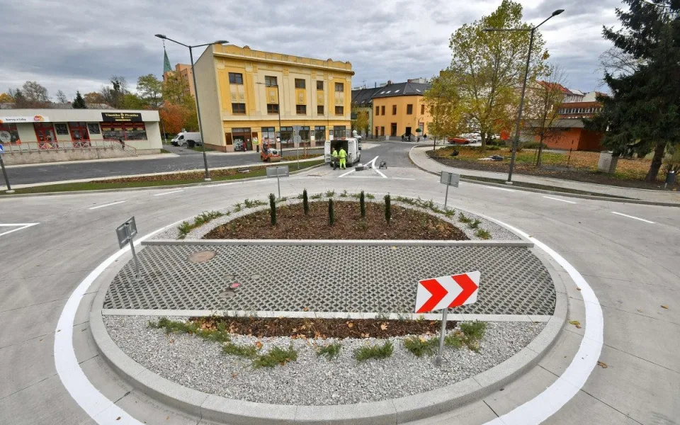 V Bohumíně dnes otevřou nový kruháč. Uprostřed se kříží vodovody a vede tudy kanalizace